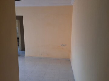 Room in 1 BHK Apartment at Thane West – for Sale