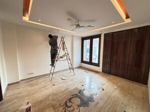 Room in 3 BHK Builder Floor at Green Park – for Rent
