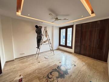 Room in 3 BHK Builder Floor at Green Park – for Rent