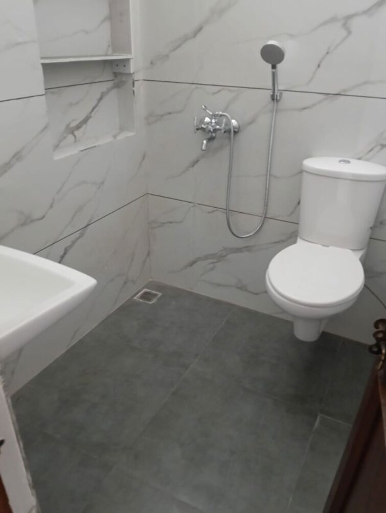 Bathroom, sector 34 4 Bedroom 4500 Sq.Ft. Builder Floor In Sector 34 Chandigarh 9985065