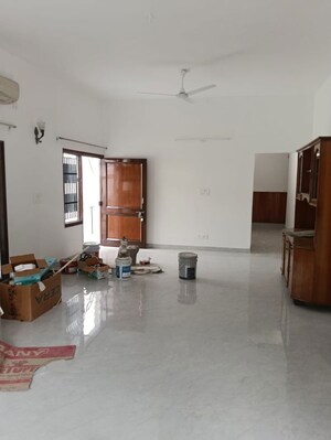 4 BHK Builder Floor For Rent in Sector 34