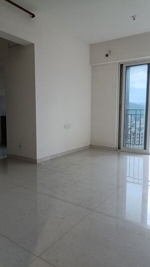 Room in 2 BHK Apartment at Rosa Manhattan, Ghodbunder Road – for Rent