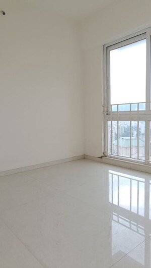 Room in 2 BHK Apartment at Rosa Manhattan, Ghodbunder Road – for Rent