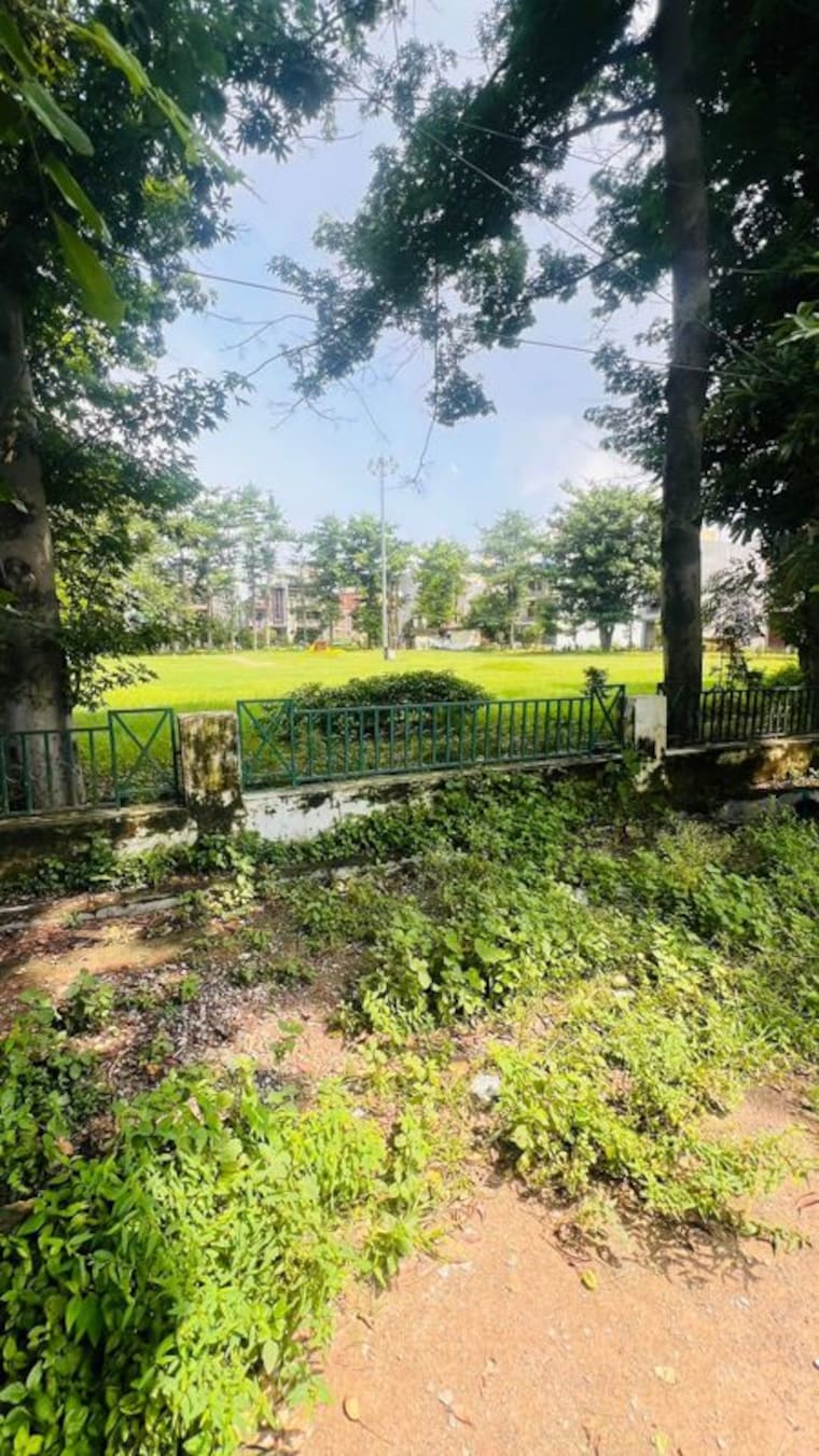 Garden, upavp-vrindavan-yojana  1250 Sq.Ft. Plot In Vrindavan Yojna Lucknow 9983884
