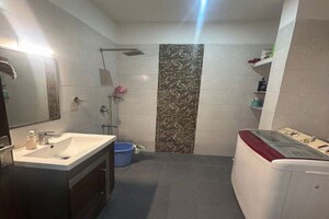 Team Area in 4 BHK Builder Floor at Shiv Chhaya CHS, Andheri West – for Sale