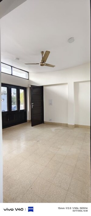 Room in 1 BHK Apartment at Defence Colony – for Rent