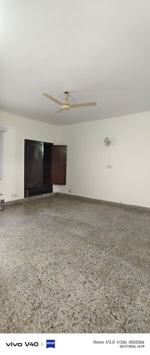 Room in 1 BHK Apartment at Defence Colony – for Rent