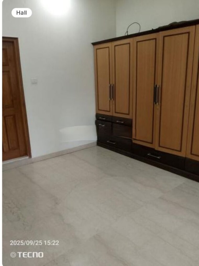 Room, hazratganj 3 Bedroom 2000 Sq.Ft. Apartment In Hazratganj Lucknow 9985133
