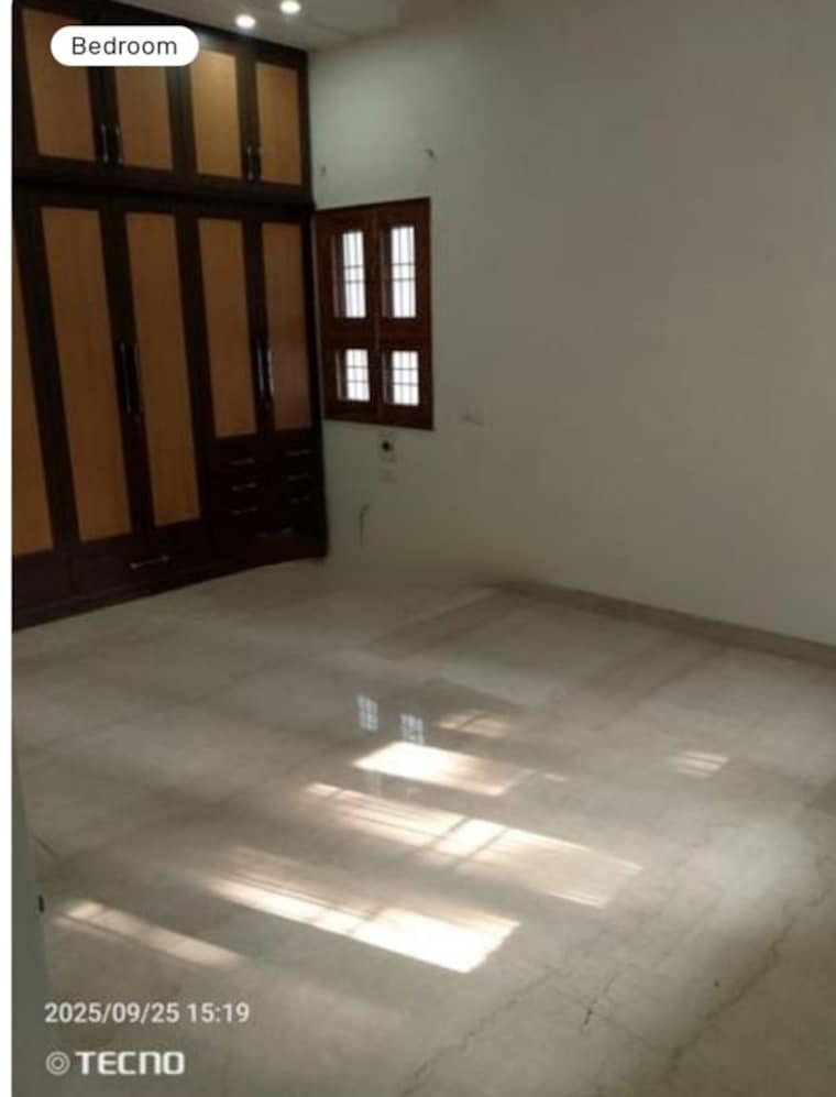 Room, hazratganj 3 Bedroom 2000 Sq.Ft. Apartment In Hazratganj Lucknow 9985133