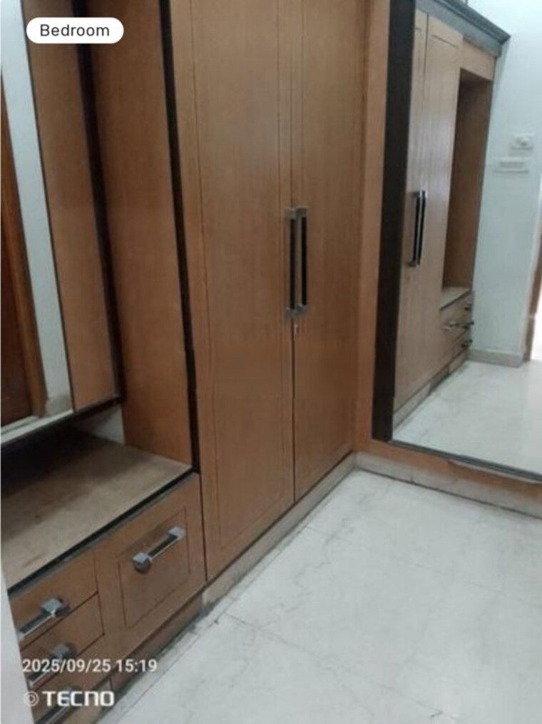 Room, hazratganj 3 Bedroom 2000 Sq.Ft. Apartment In Hazratganj Lucknow 9985133