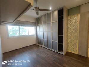 Room in 3 BHK Apartment at Hiranandani Gardens Glen Classic, Powai – for Rent