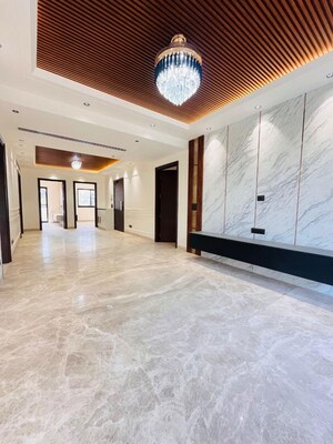 Room in 2 BHK Apartment at Suncity Avenue 76, Sector 76 – for Sale