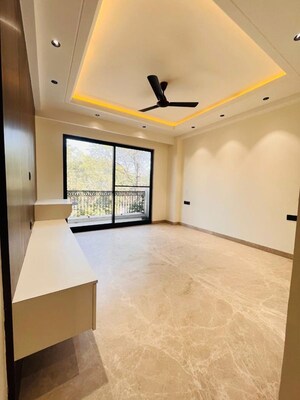 Room in 2 BHK Apartment at Suncity Avenue 76, Sector 76 – for Sale