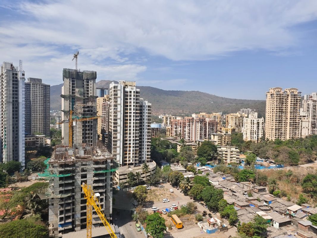 1 BHK + Extra Room Apartment For Sale in Raunak Residency Thane