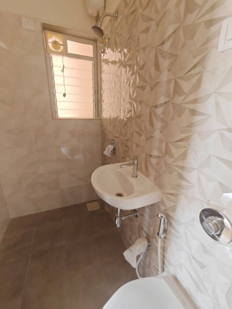 Bathroom, raunak-residency-thane 1 Bedroom 367 Sq.Ft. Apartment In Pokhran Road No One Thane 9985184