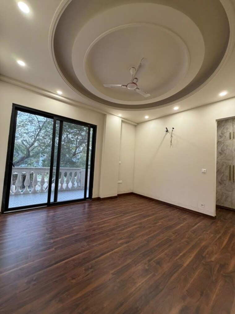 Room, sector 46 6+ Bedroom 502 Sq.Yd. Independent House In Sector 46 Gurgaon 9985158