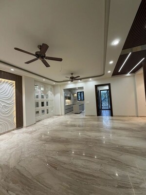 Room in 6+ BHK Independent House at Sector 46 – for Sale