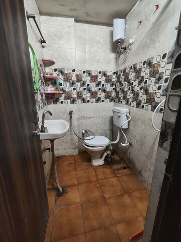 Bathroom in 1 BHK Builder Floor at Blessed Homes, Sector 70 – for Rent