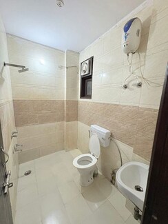 1 RkBuilder Floor For Rent in Saket