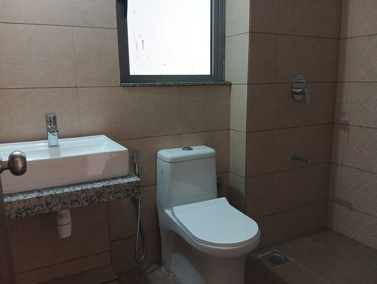 Bathroom, kalpataru-immensa 2 Bedroom 599 Sq.Ft. Apartment In Kolshet Road Thane 9985285