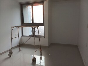 Room in 2 BHK Apartment at Kalpataru Immensa, Kolshet Road – for Rent