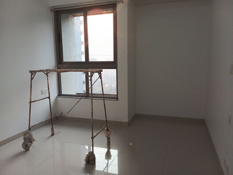Room, kalpataru-immensa 2 Bedroom 599 Sq.Ft. Apartment In Kolshet Road Thane 9985285
