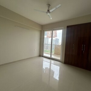 Room in 3 BHK Apartment at Tata Eureka Park, Sector 150 – for Rent