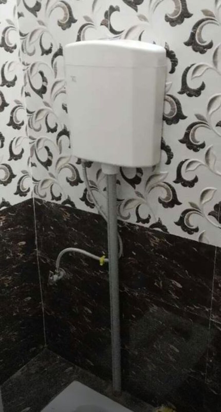 Bathroom, husainganj 1 Bedroom 500 Sq.Ft. Builder Floor In Husainganj Lucknow 9623545