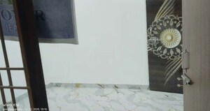 Master Bedroom in 1 BHK Builder Floor at Husainganj – for Rent