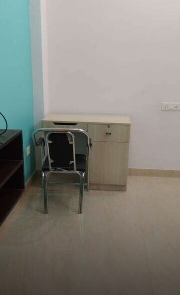 Room in 1 BHK Builder Floor at Husainganj – for Rent