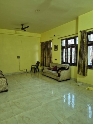 Living Room in 3 BHK Apartment at Mithapur – for Rent