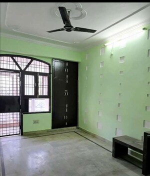 Room in 2 BHK Builder Floor at Hazratganj – for Rent