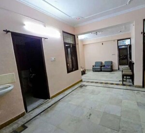 Room in 2 BHK Builder Floor at Hazratganj – for Rent