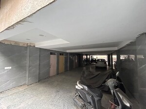 Parking in 4 BHK Builder Floor at Green Fields Colony – for Sale