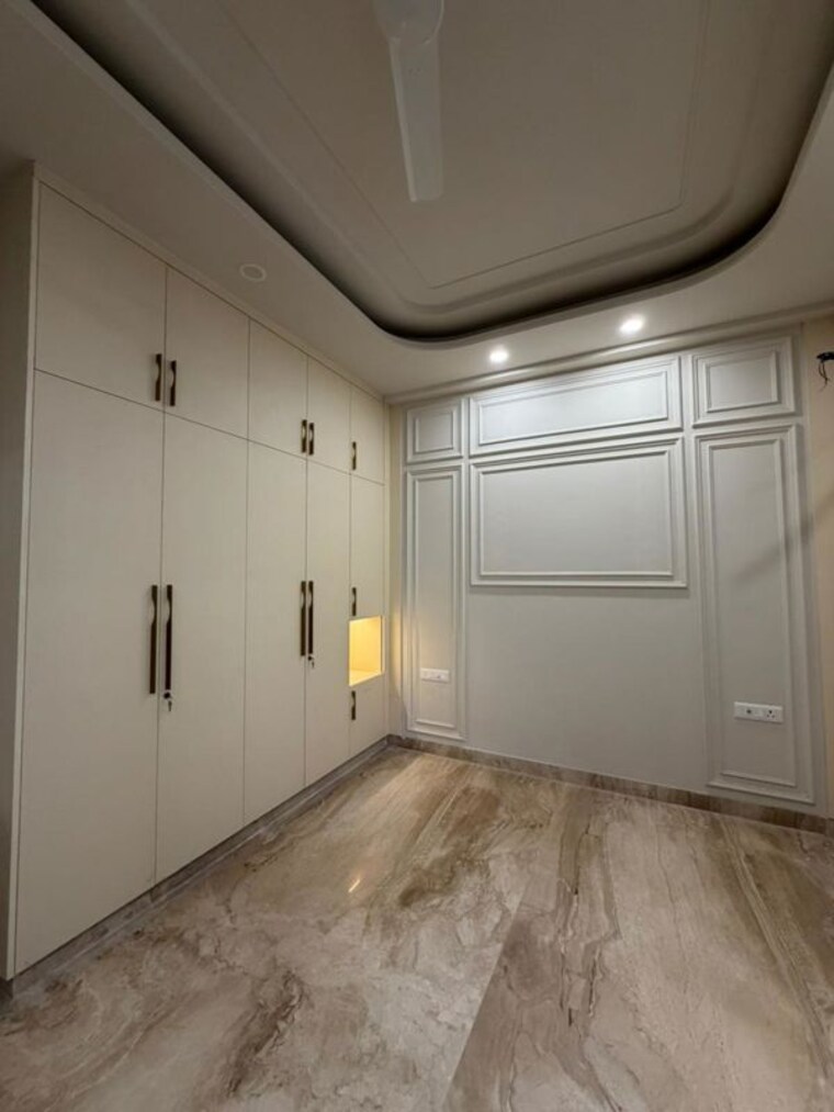 Room, sector 47 6+ Bedroom 502 Sq.Yd. Independent House In Sector 47 Gurgaon 9985775