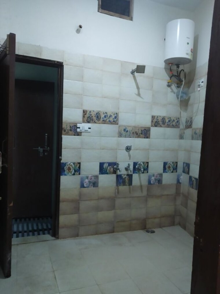 Bathroom, gulmohar-apartments-hazratganj 3 Bedroom 1800 Sq.Ft. Apartment In Hazratganj Lucknow 9646624