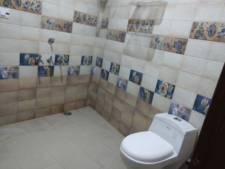 Bathroom, gulmohar-apartments-hazratganj 3 Bedroom 1800 Sq.Ft. Apartment In Hazratganj Lucknow 9646624