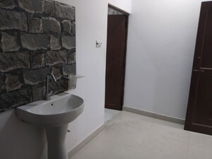 Bathroom in 3 BHK Apartment at Gulmohar Apartments Hazratganj, Hazratganj – for Rent
