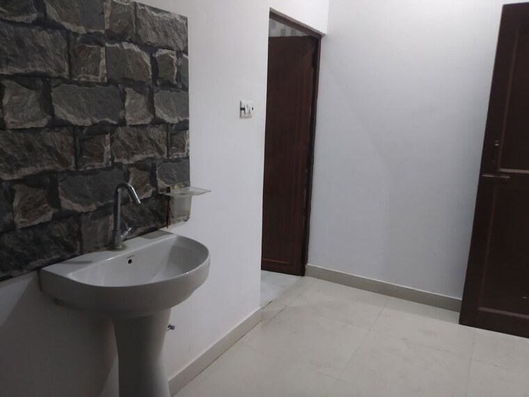 Bathroom, gulmohar-apartments-hazratganj 3 Bedroom 1800 Sq.Ft. Apartment In Hazratganj Lucknow 9646624