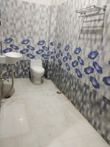 Parking in 3 BHK Apartment at Gulmohar Apartments Hazratganj, Hazratganj – for Rent