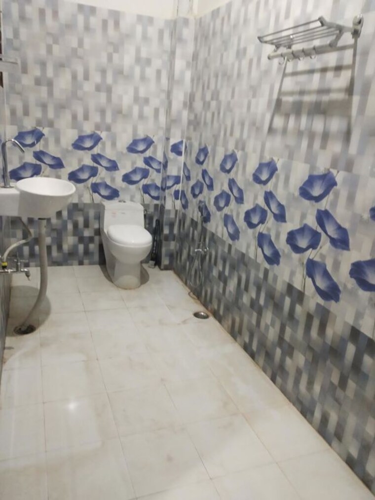  Parking, gulmohar-apartments-hazratganj 3 Bedroom 1800 Sq.Ft. Apartment In Hazratganj Lucknow 9646624