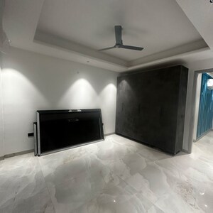 Room in 2 BHK Builder Floor at Sector 57 – for Rent