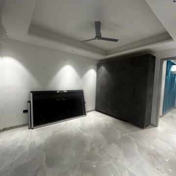 Room in 2 BHK Builder Floor at Sector 57 – for Rent