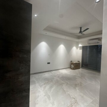 Room in 2 BHK Builder Floor at Sector 57 – for Rent