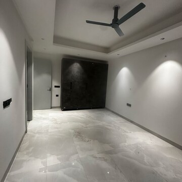 Room in 2 BHK Builder Floor at Sector 57 – for Rent