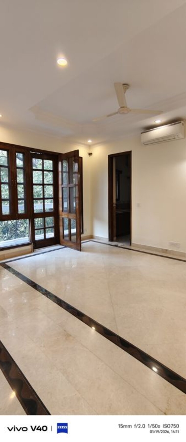Room, defence colony 3 Bedroom 325 Sq.Yd. Builder Floor In Defence Colony Delhi 9985990
