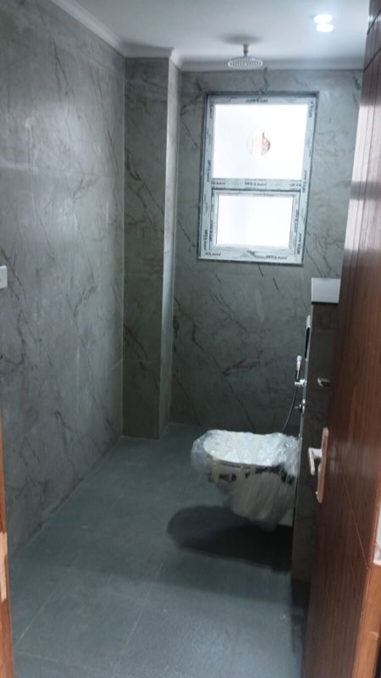 Bathroom, chattarpur 3 Bedroom 1100 Sq.Ft. Builder Floor In Chattarpur Delhi 9986000