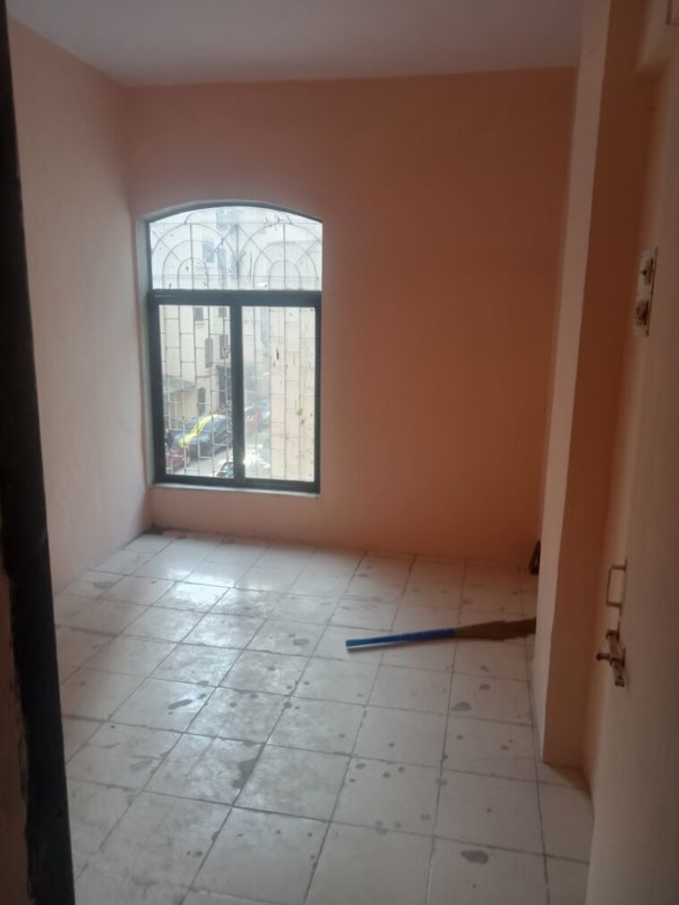 Room, evergreen-city 1 Bedroom 360 Sq.Ft. Apartment In Mira Road Thane 9986019