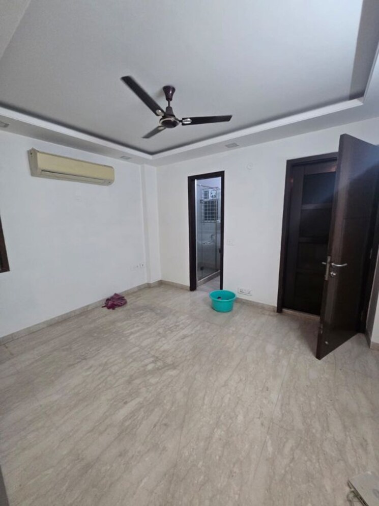 Room, safdarjung enclave 3 Bedroom 200 Sq.Yd. Builder Floor In Safdarjung Enclave Delhi 9986040