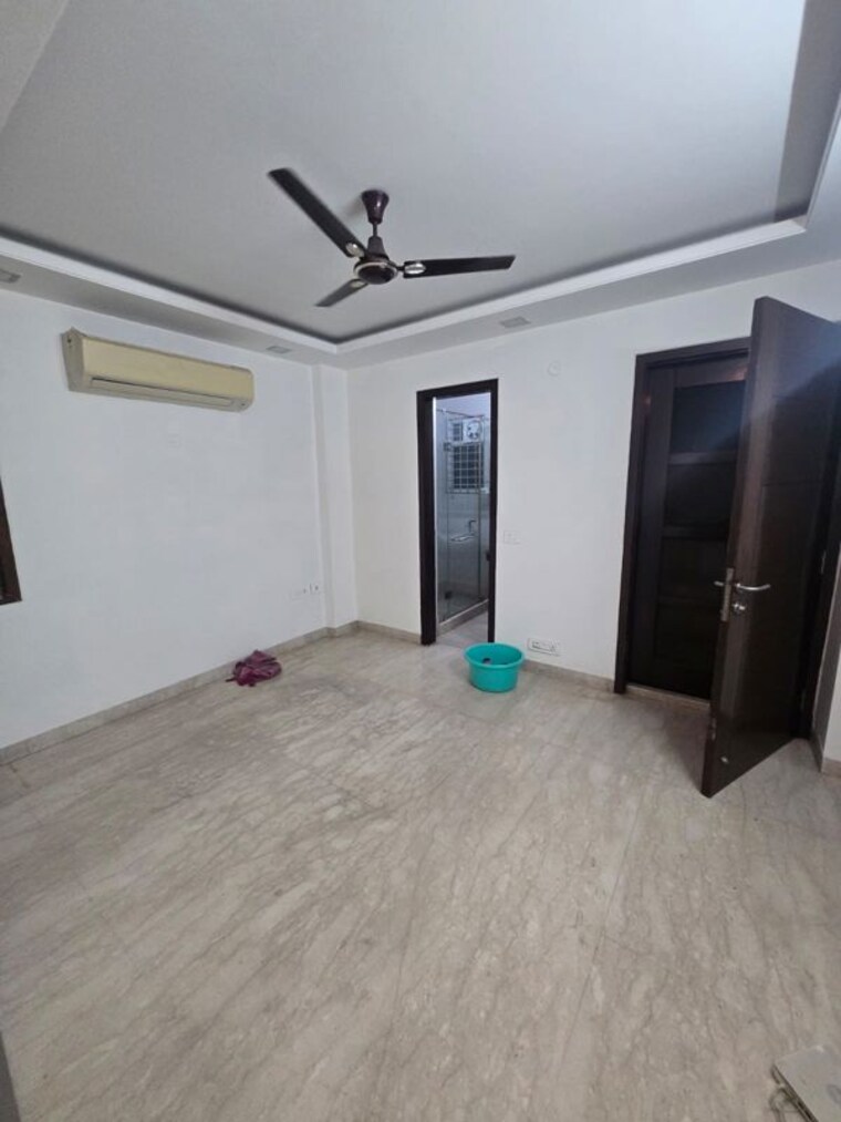 Room, safdarjung enclave 3 Bedroom 200 Sq.Yd. Builder Floor In Safdarjung Enclave Delhi 9986040